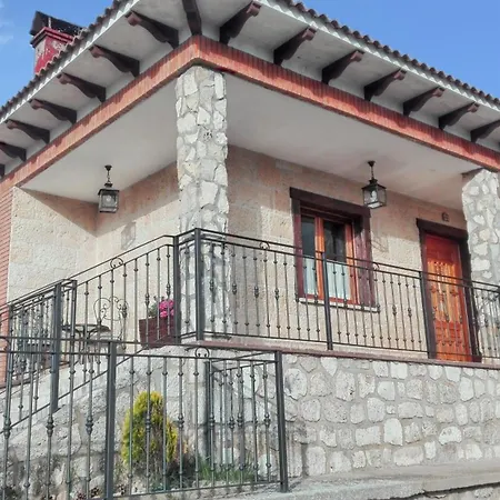 Family House In With Fenced Garden Peral de Arlanza
