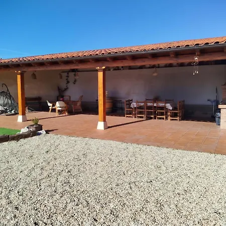 Family House In With Fenced Garden Casa de Férias *