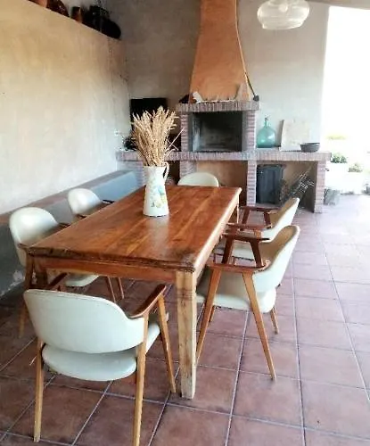 בית נופש Family House In With Fenced Garden *