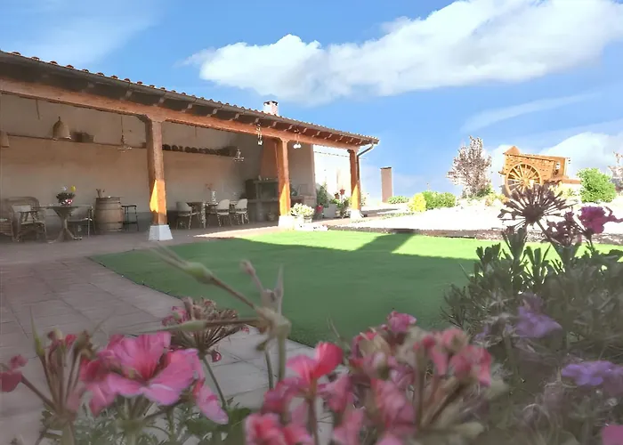 Family House In With Fenced Garden בית נופש *