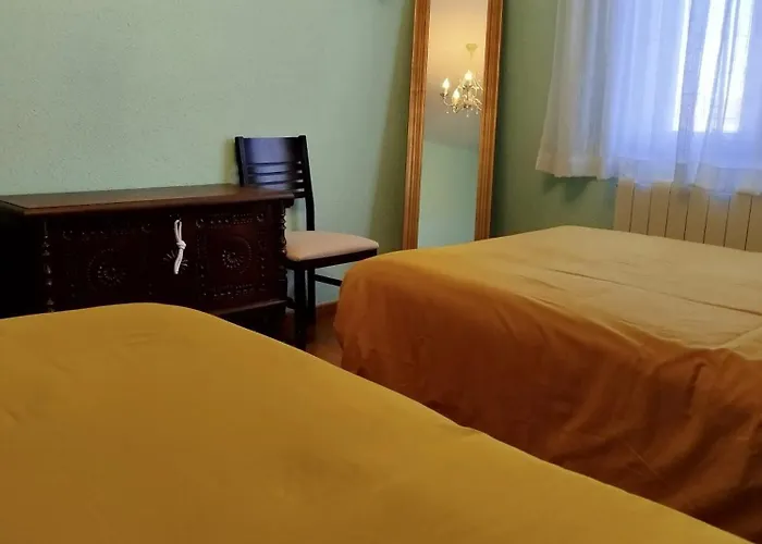 Family House In With Fenced Garden בית נופש *