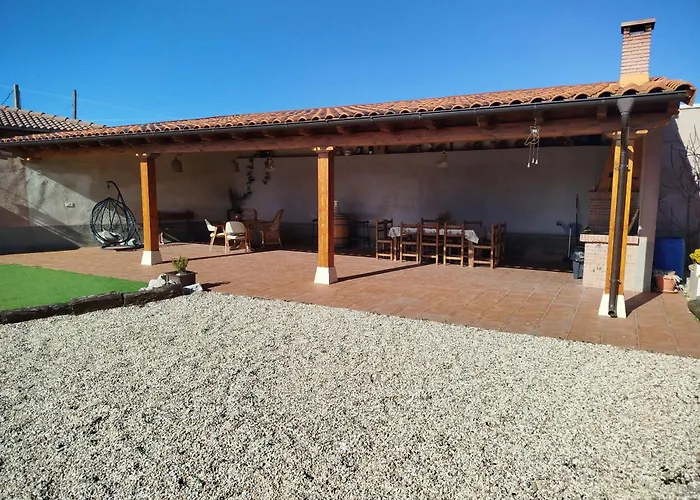 בית נופש Family House In With Fenced Garden